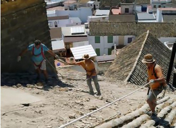 Las obras de Santiago han comenzado con el arreglo del tejado