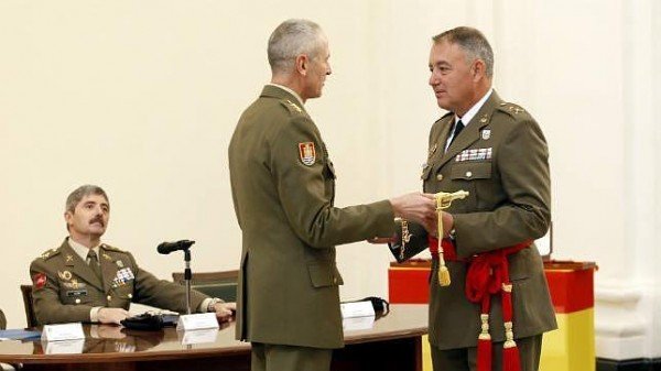 Ruiz Olmos recibe la faja de general de la BRIMZ X