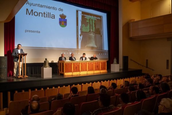 Rafael Salido presenta una exhaustiva obra acerca de las campanas de Montilla